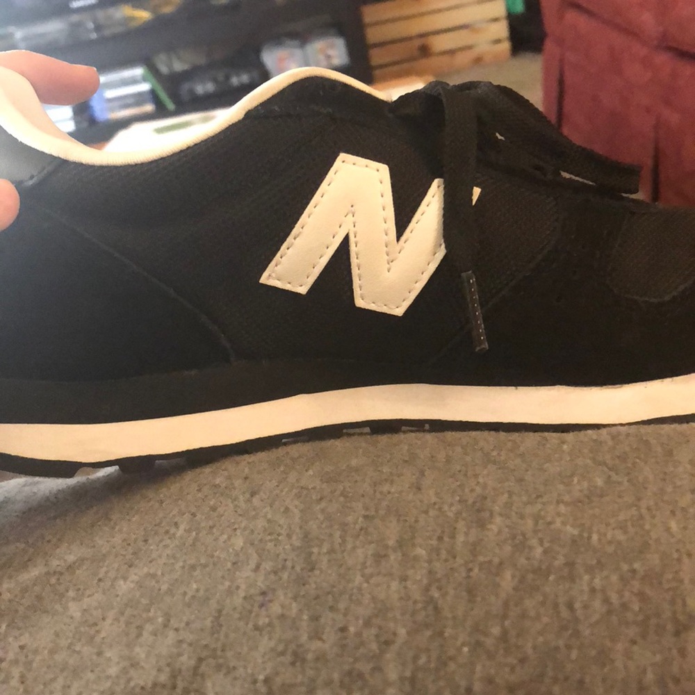 Women’s black/white 311